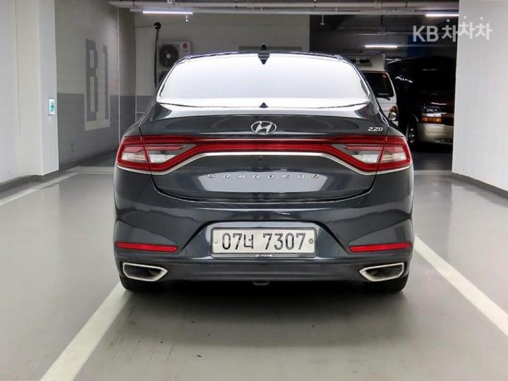 Hyundai Grandeur IG Diesel 2.2 Premium Special 4