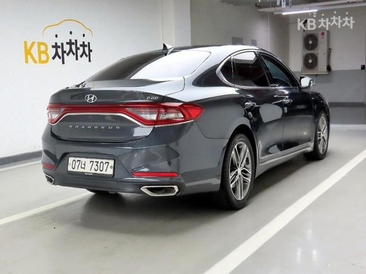 Hyundai Grandeur IG Diesel 2.2 Premium Special 5