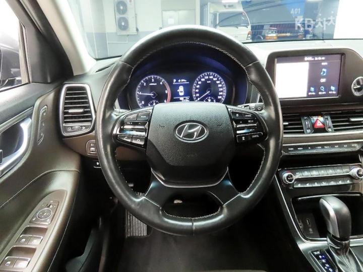 Hyundai Grandeur IG Diesel 2.2 Premium Special 8