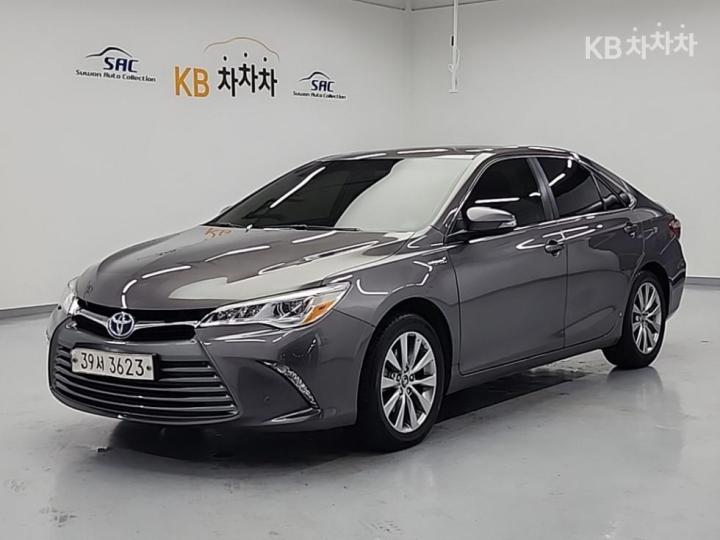 Toyota Camry New 2.5 Hybrid XLE 2