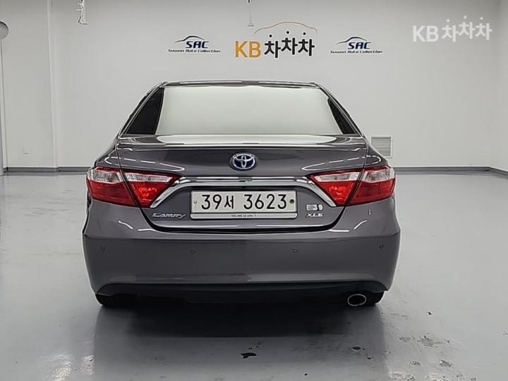 Toyota Camry New 2.5 Hybrid XLE 4