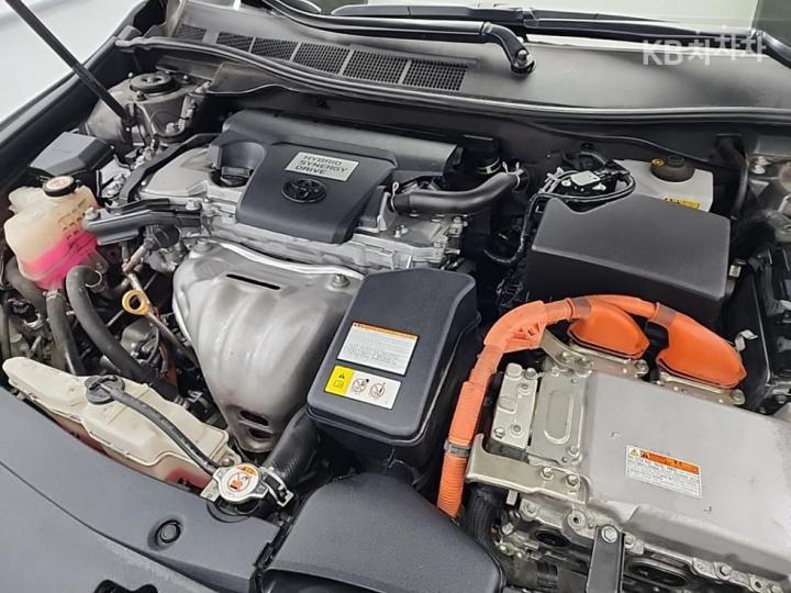 Toyota Camry New 2.5 Hybrid XLE 6