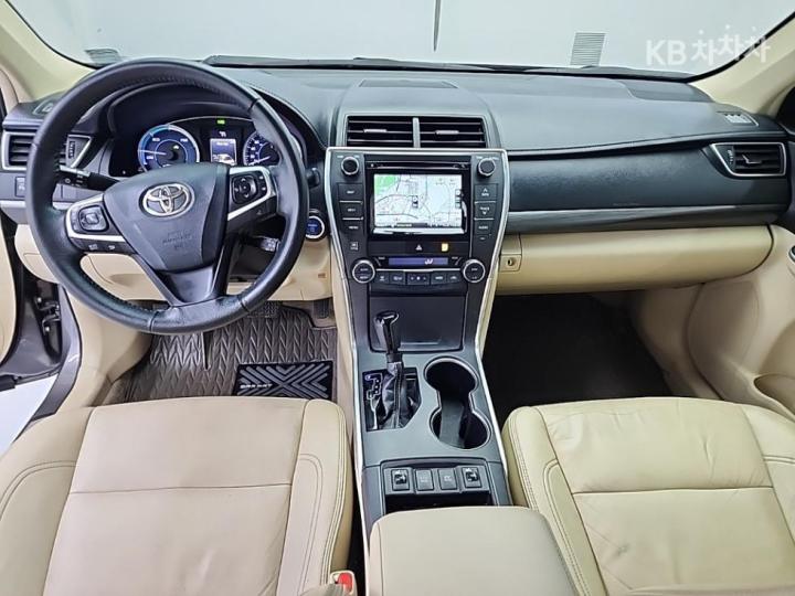 Toyota Camry New 2.5 Hybrid XLE 8