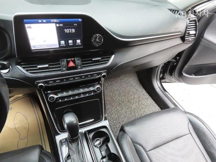 Hyundai Grandeur IG 2.4 Premium Base Type 8