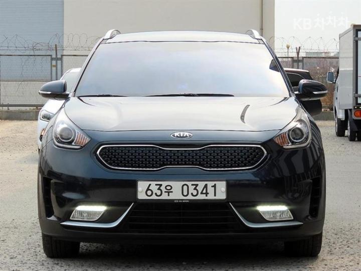 Kia Niro 1.6 Luxury 2