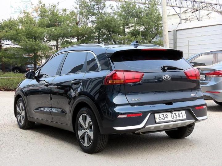 Kia Niro 1.6 Luxury 4