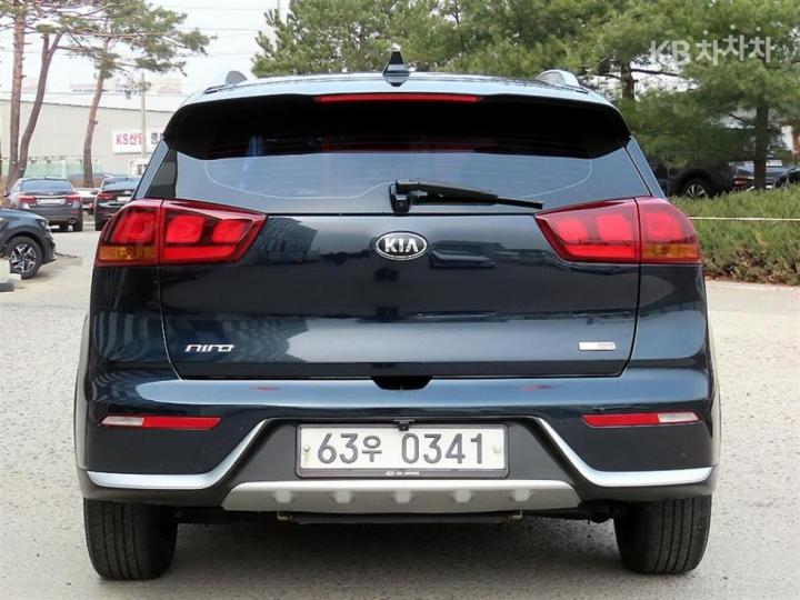 Kia Niro 1.6 Luxury 5