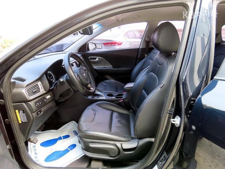 Kia Niro 1.6 Luxury 6