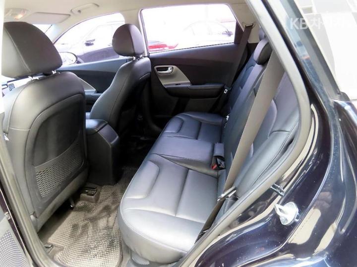 Kia Niro 1.6 Luxury 7