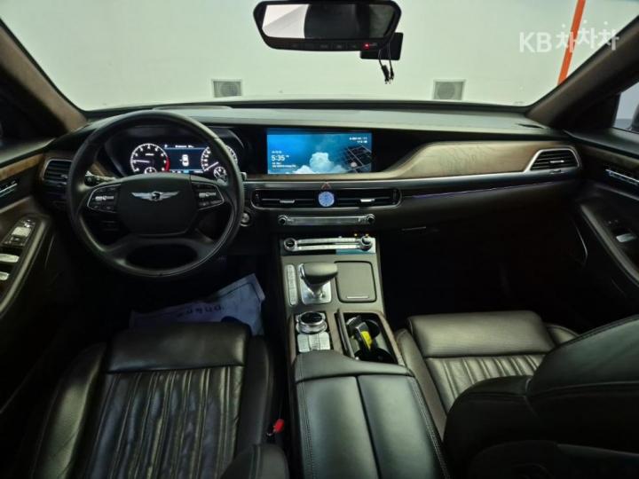 Genesis G90 3.8 GDi AWD Premium Luxury 8