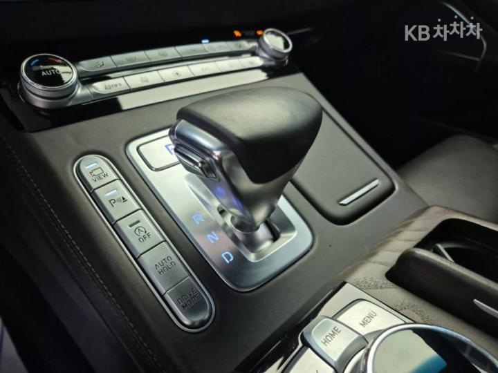 Genesis G90 3.8 GDi AWD Premium Luxury 9