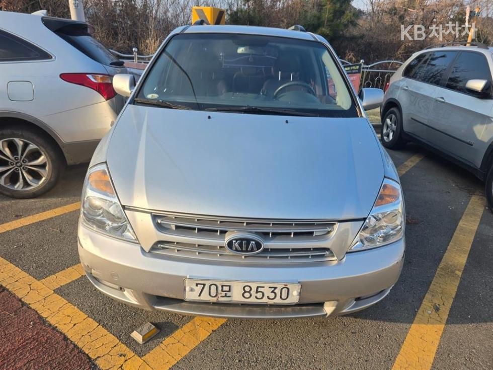 2010 kia grand carnival