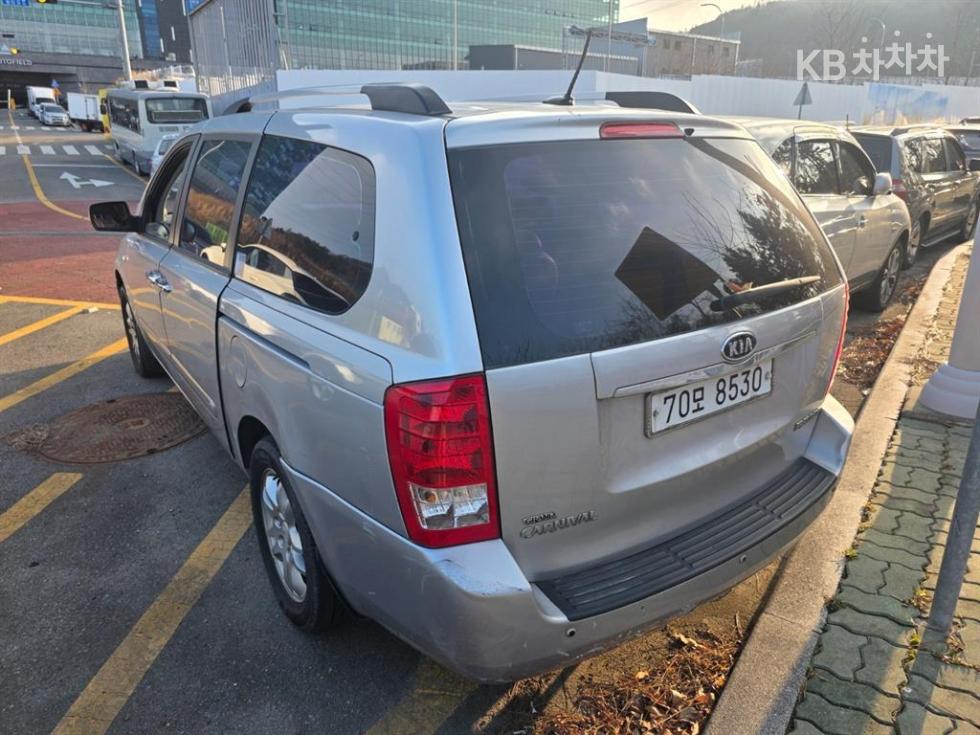 2010 - kia grand carnival