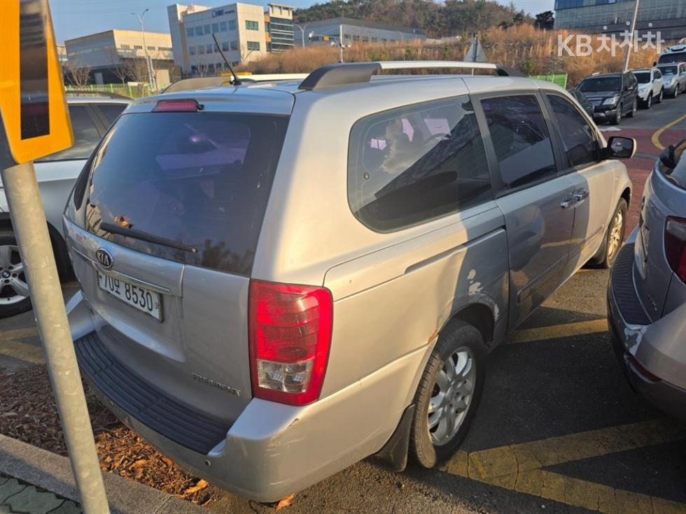 2010 - kia grand carnival