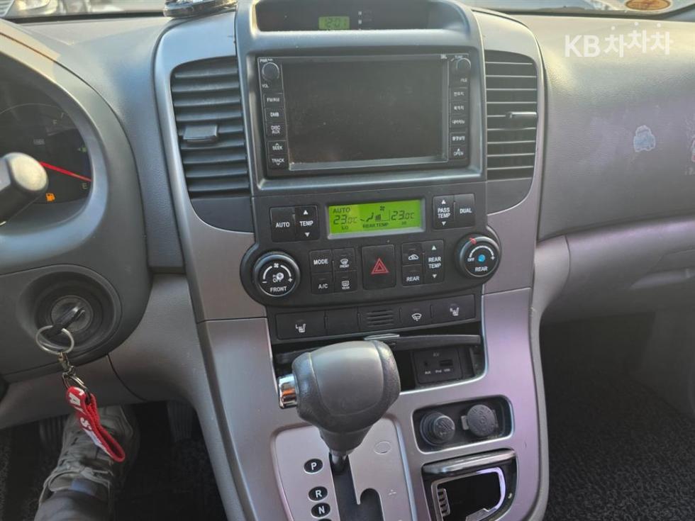 2010 - kia grand carnival