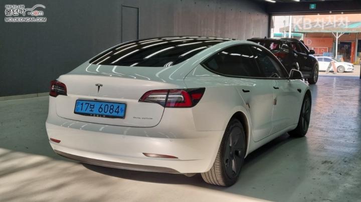 Tesla Model 3 Long Range 3