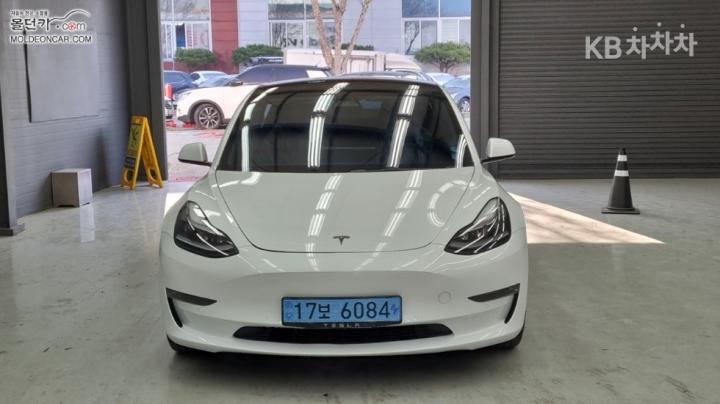 Tesla Model 3 Long Range 4