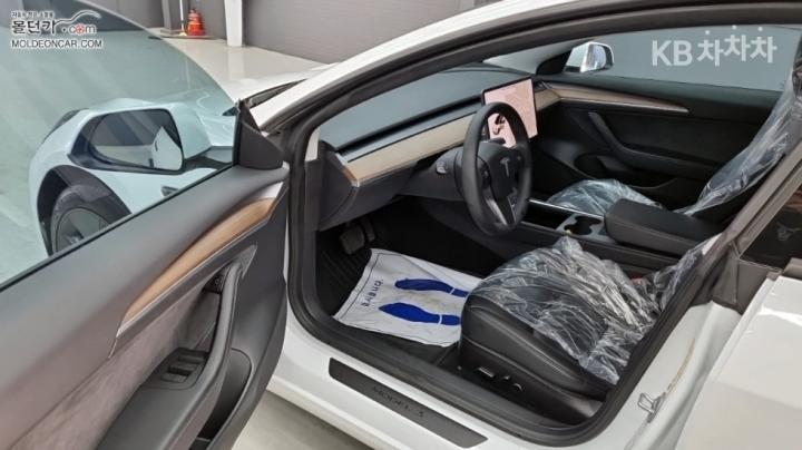 Tesla Model 3 Long Range 8