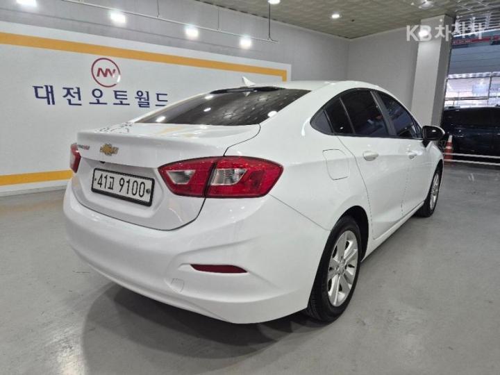 Chevrolet Cruze 1.4 Turbo LS 7