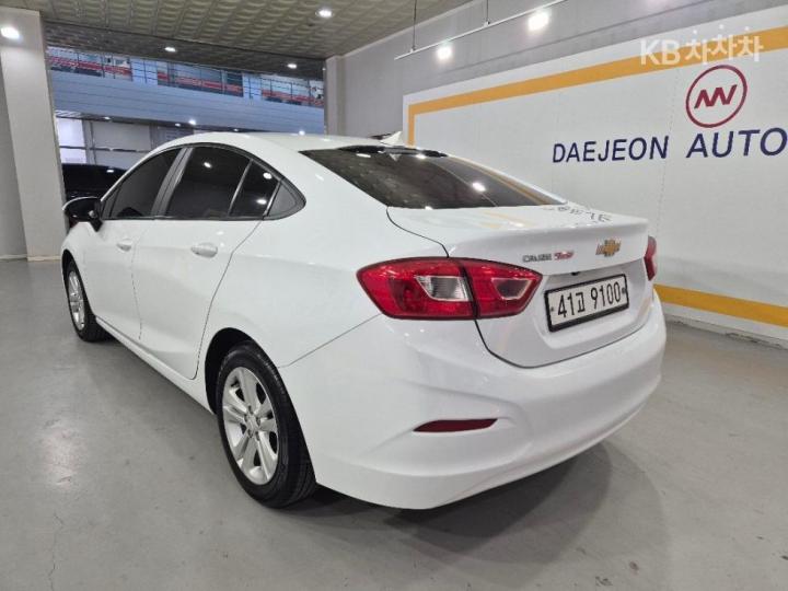 Chevrolet Cruze 1.4 Turbo LS 8