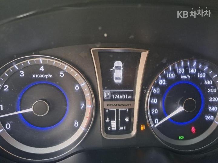 Hyundai Grandeur HG HG240 Luxury 6