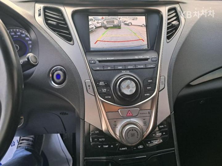 Hyundai Grandeur HG HG240 Luxury 8