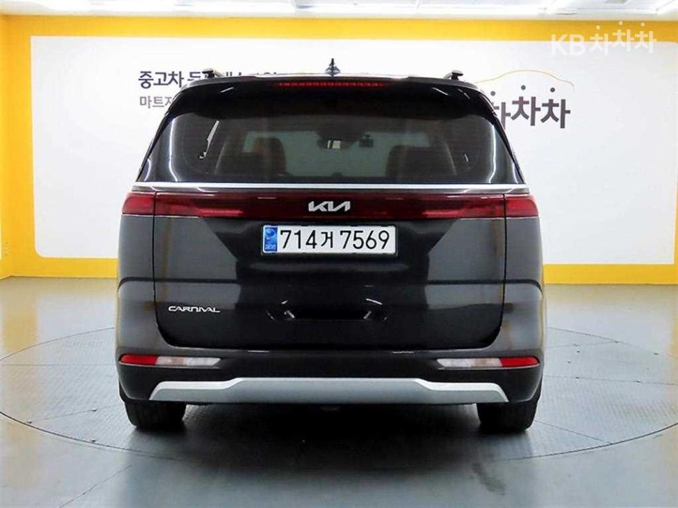 2023 - kia carnival
