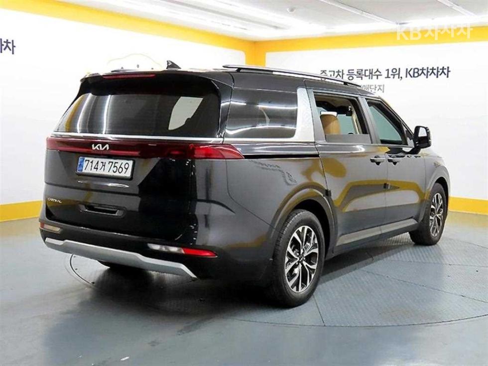 2023 - kia carnival