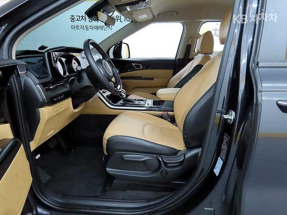 2023 - kia carnival