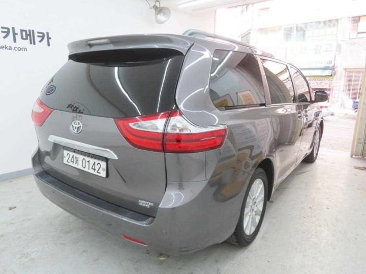 Toyota Sienna 3.5 AWD A/ T 4