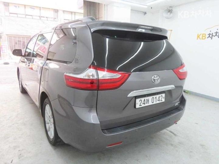 Toyota Sienna 3.5 AWD A/ T 5