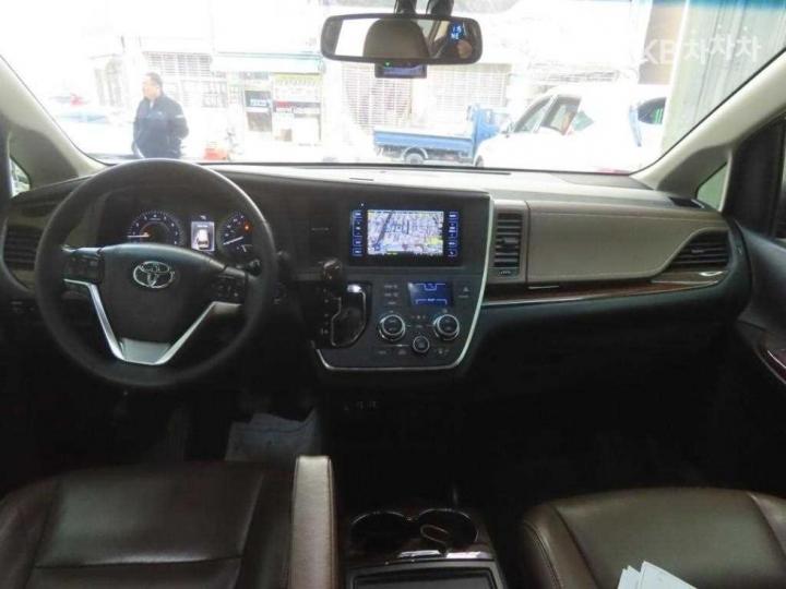Toyota Sienna 3.5 AWD A/ T 8