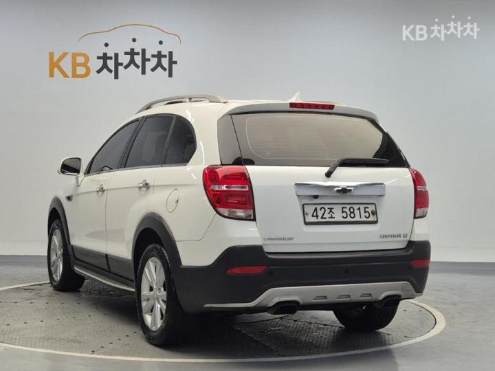 Chevrolet Captiva 2WD Dynamic Red 3