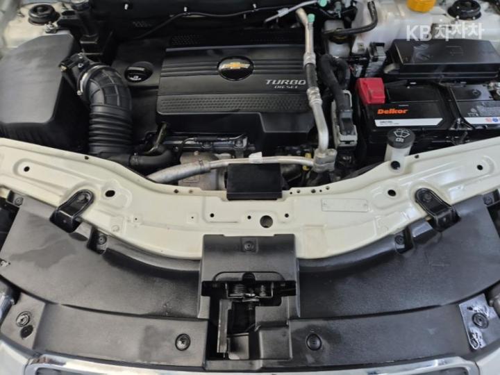 Chevrolet Captiva 2WD Dynamic Red 6