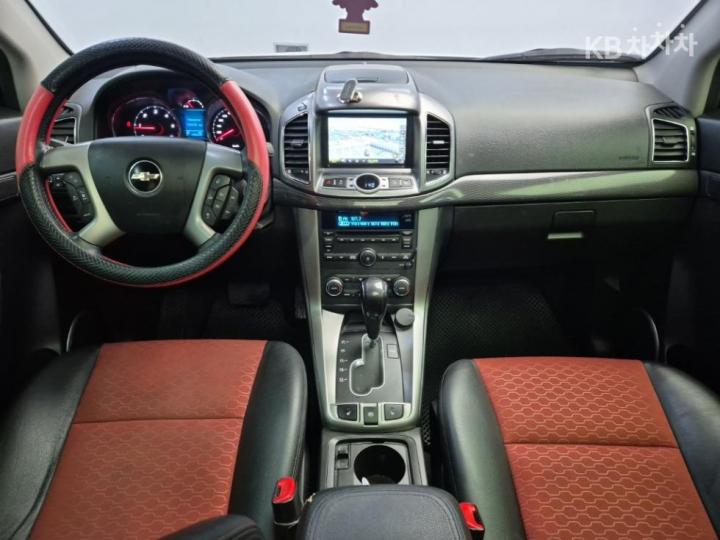 Chevrolet Captiva 2WD Dynamic Red 8
