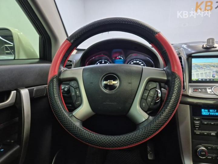 Chevrolet Captiva 2WD Dynamic Red 10