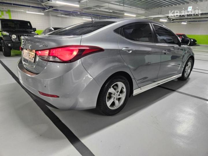 Hyundai Avante 1.6 LPi Smart 5