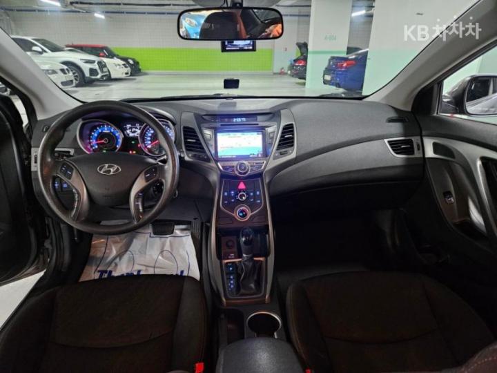 Hyundai Avante 1.6 LPi Smart 9