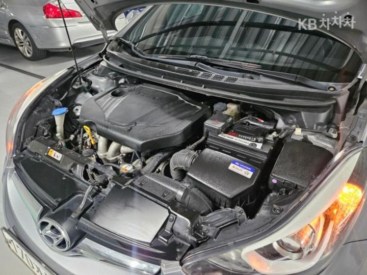 Hyundai Avante 1.6 LPi Smart 10