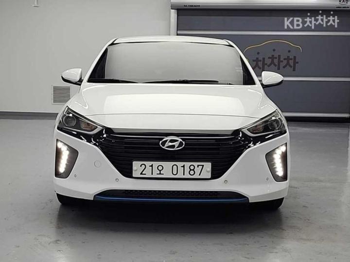 Hyundai IONIQ Q 3