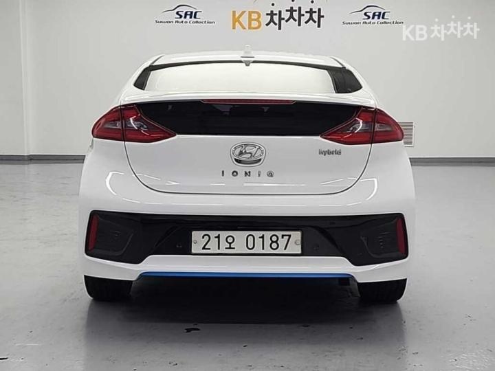 Hyundai IONIQ Q 4