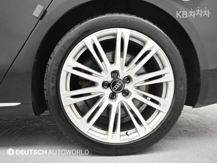 Audi A8 NEW 4.2 FSI Quattro LWB D4 6