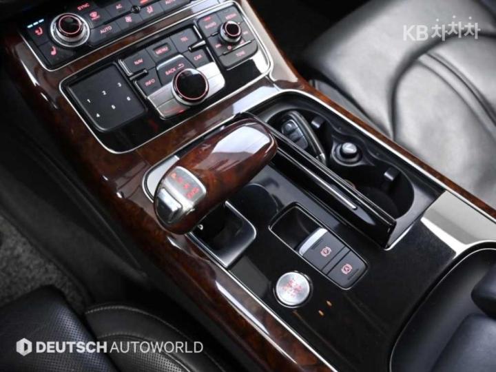 Audi A8 NEW 4.2 FSI Quattro LWB D4 10