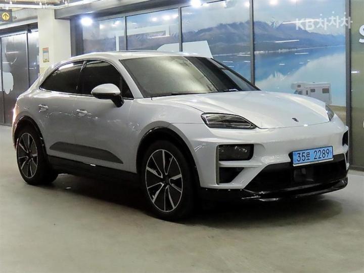 Porsche Macan EV Turbo Base Type