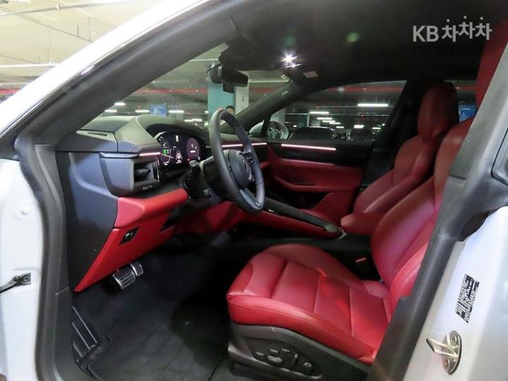 Porsche Macan EV Turbo Base Type 7