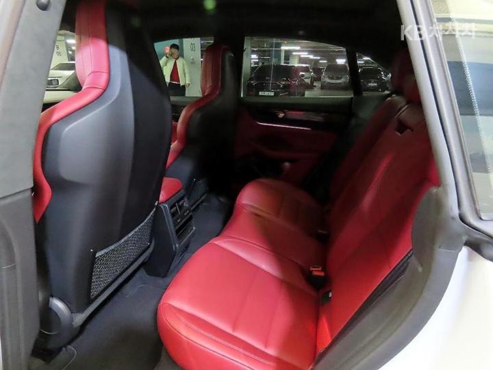 Porsche Macan EV Turbo Base Type 8