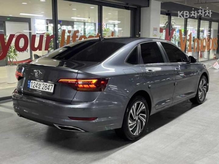 Volkswagen Jetta The 1.4 TSI Prestige 5