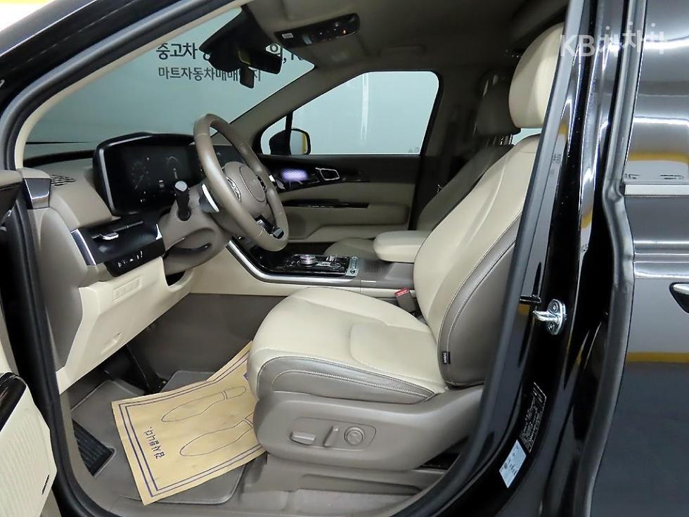 2023 - kia carnival