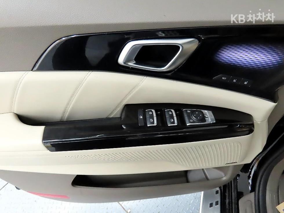 2023 - kia carnival
