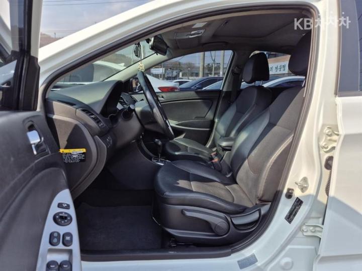 Hyundai Accent New 1.6 GDi Premium 8